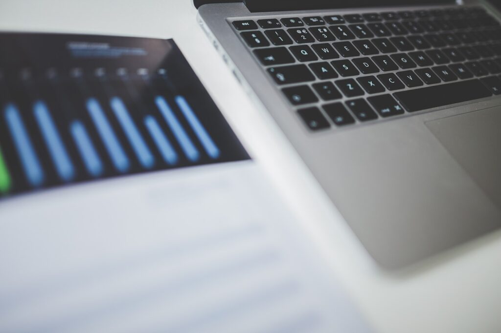 macbook 2606968 1280 1